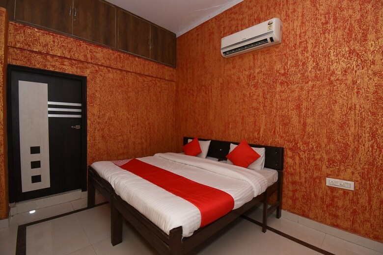 Hotel Oyo 38412 Kavya International
