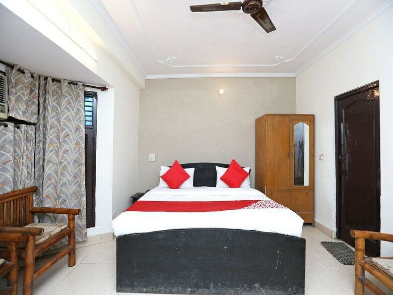 Oyo 38612 Hotel Krishna Towers