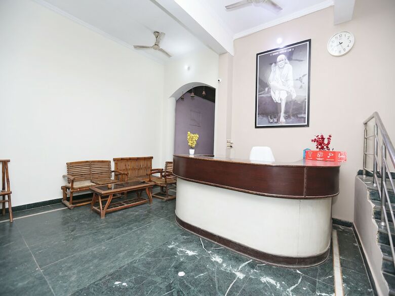 Oyo 38612 Hotel Krishna Towers