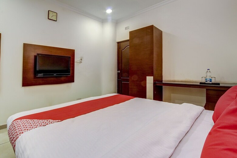 Capital O 45454 Hotel The Spring