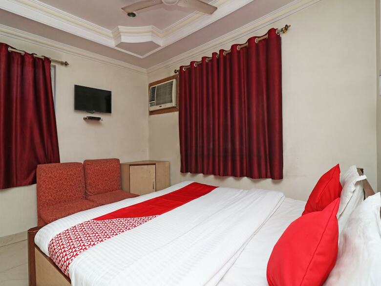 Oyo 28130 Hotel Shiva