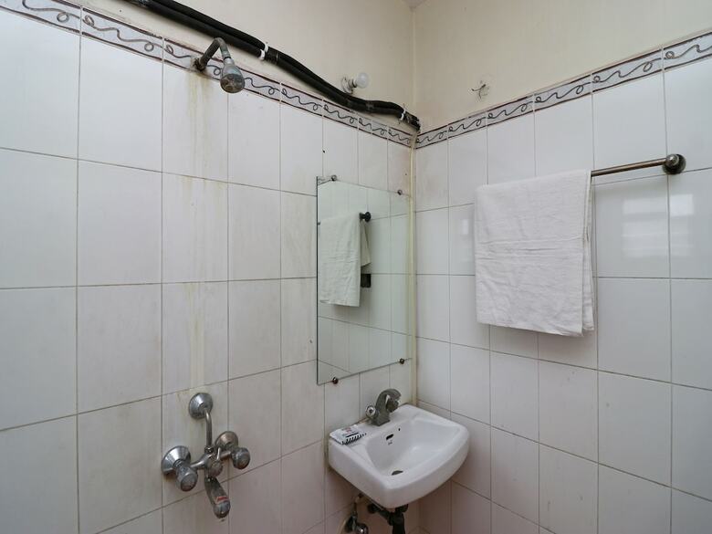 Oyo 28130 Hotel Shiva