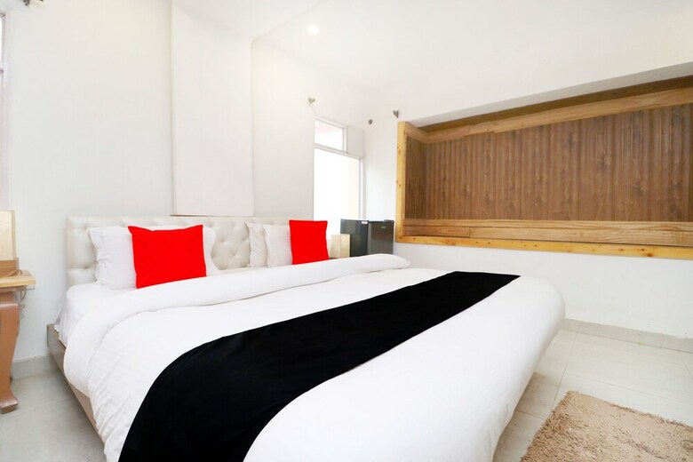 Hotel Capital O 3864 Master Farm