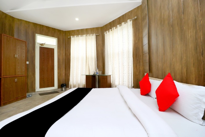 Hotel Capital O 3864 Master Farm