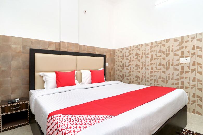 Oyo 33475 Hotel Orient View