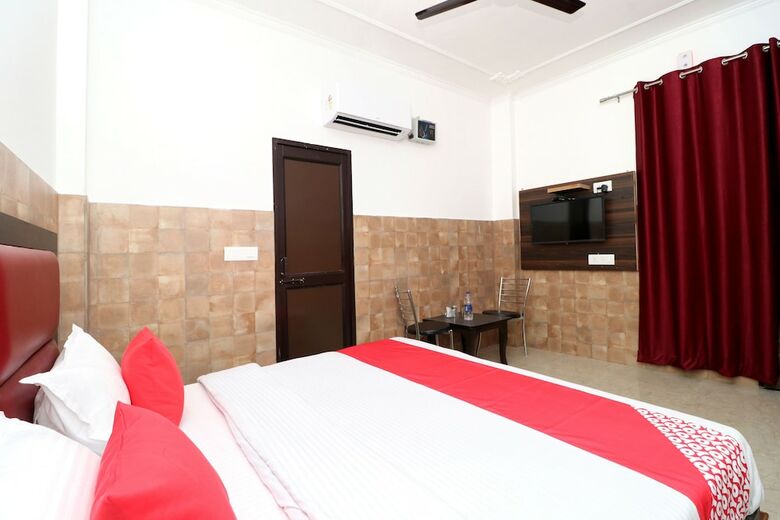 Oyo 33475 Hotel Orient View
