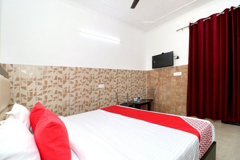 Oyo 33475 Hotel Orient View