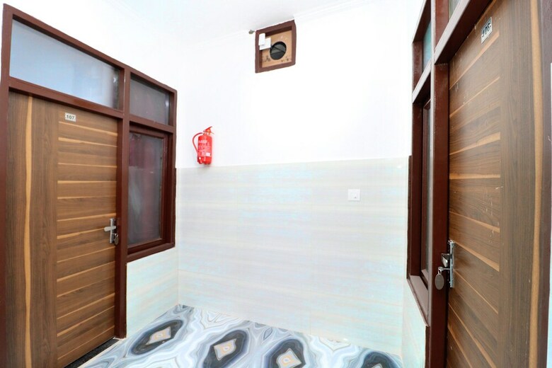 Oyo 33475 Hotel Orient View