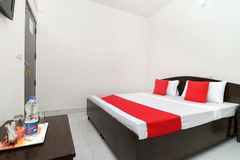 Oyo 28691 Hotel Golden Star