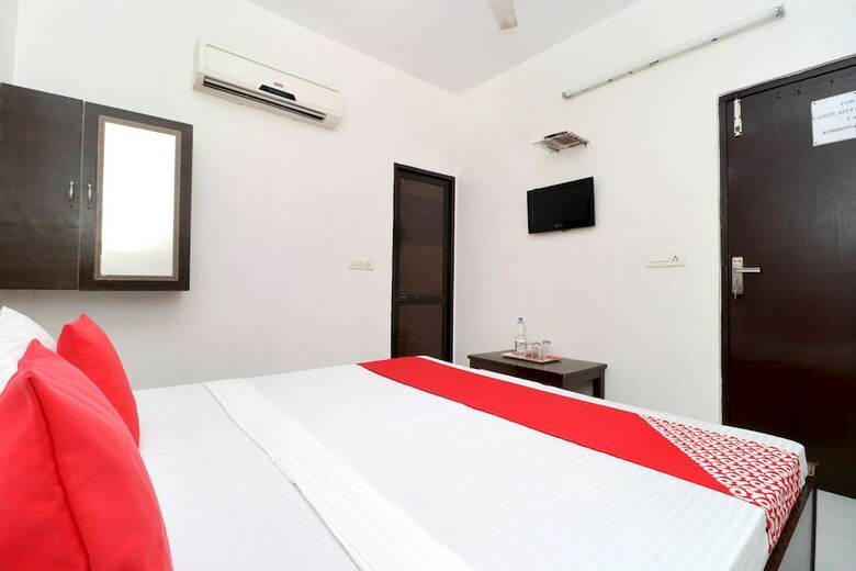 Oyo 28691 Hotel Golden Star