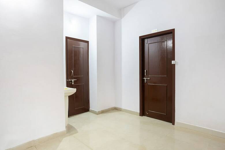 Oyo 28691 Hotel Golden Star