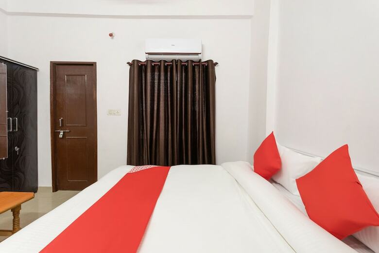 Oyo 28691 Hotel Golden Star