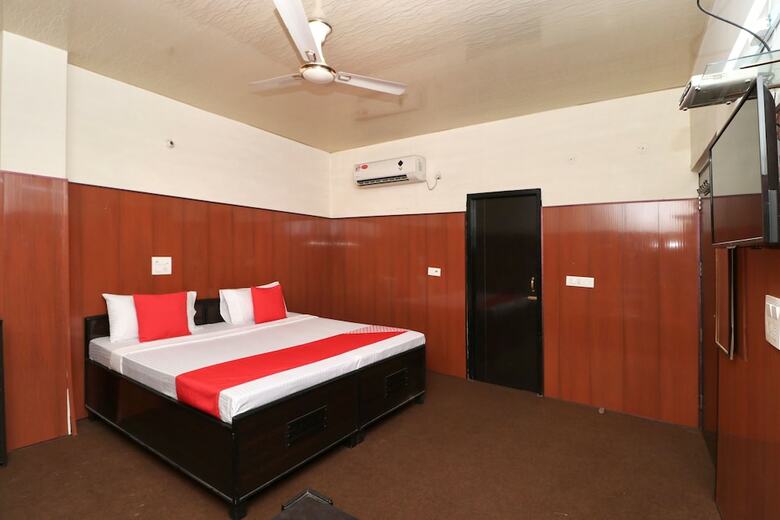 Oyo 28691 Hotel Golden Star
