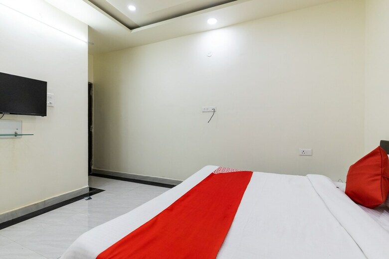 Oyo 39426 Hotel Lotus