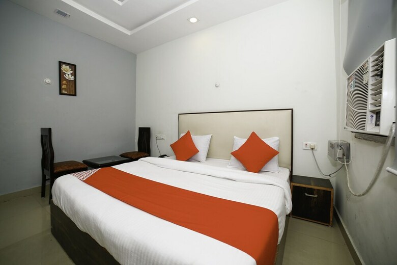 Hotel Oyo 29773 C P Palace