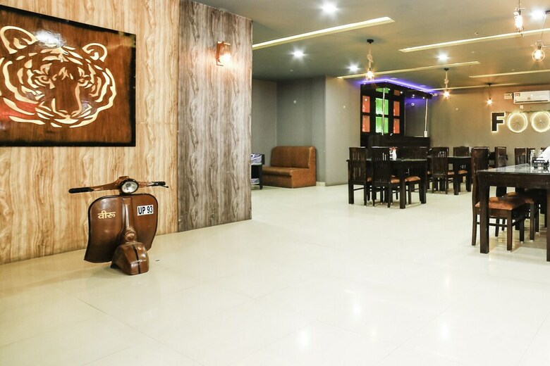 Hotel Oyo 29773 C P Palace