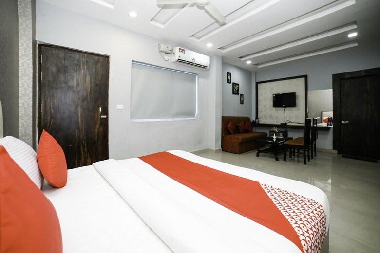 Hotel Oyo 29773 C P Palace