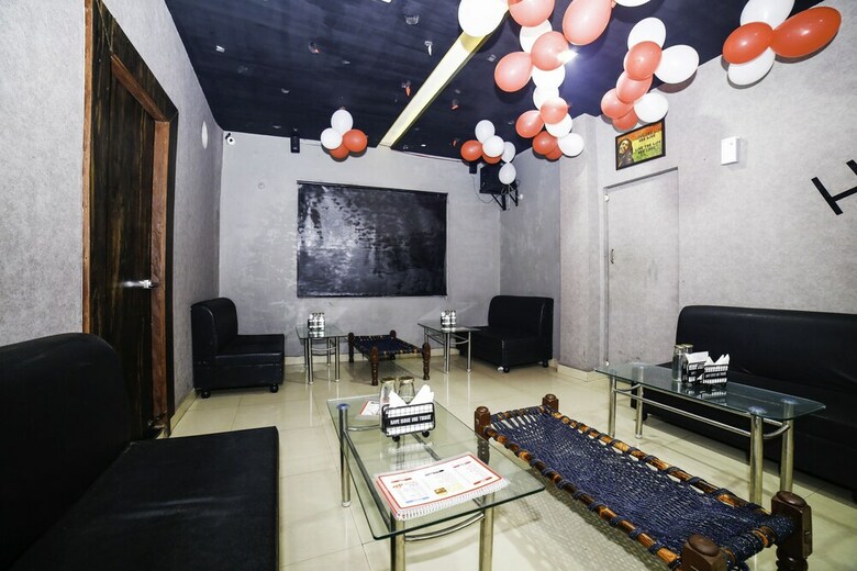 Hotel Oyo 29773 C P Palace