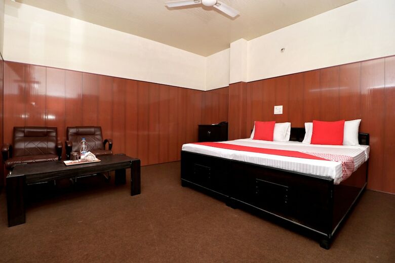 Oyo 27614 Hotel Oscar Inn