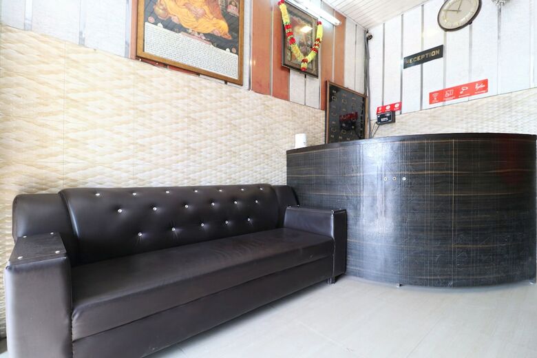 Oyo 27614 Hotel Oscar Inn