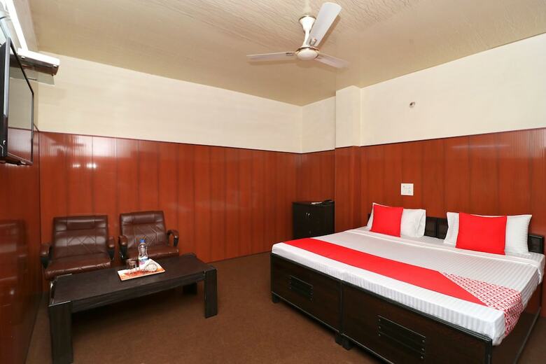 Oyo 27614 Hotel Oscar Inn