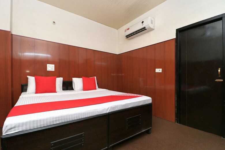 Oyo 27614 Hotel Oscar Inn