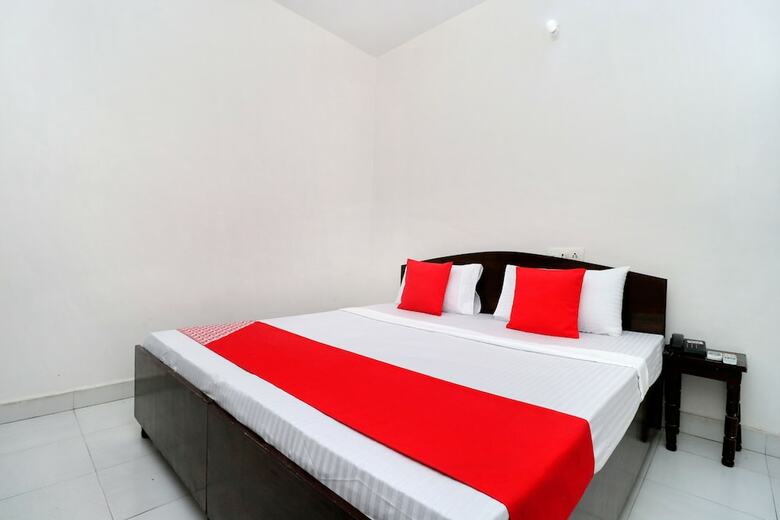 Oyo 27614 Hotel Oscar Inn