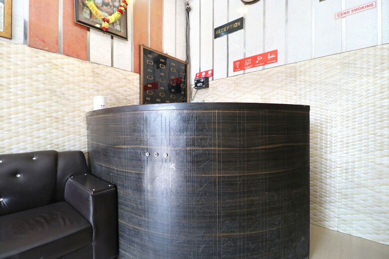 Oyo 27614 Hotel Oscar Inn