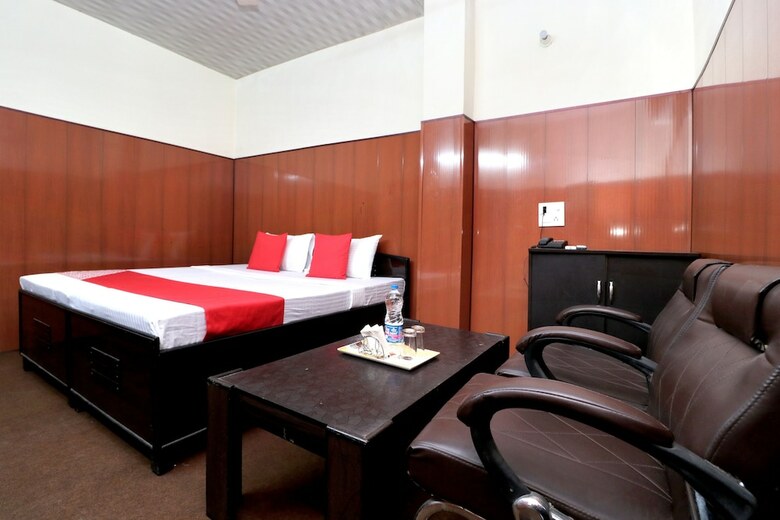 Oyo 27614 Hotel Oscar Inn
