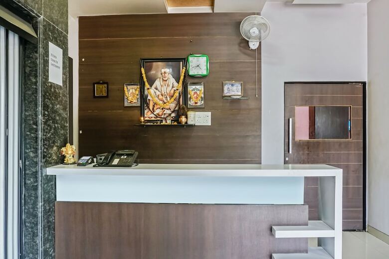 Oyo 33396 Hotel Kartik