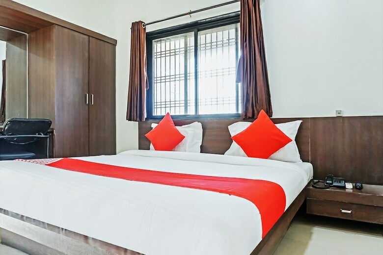 Oyo 33396 Hotel Kartik