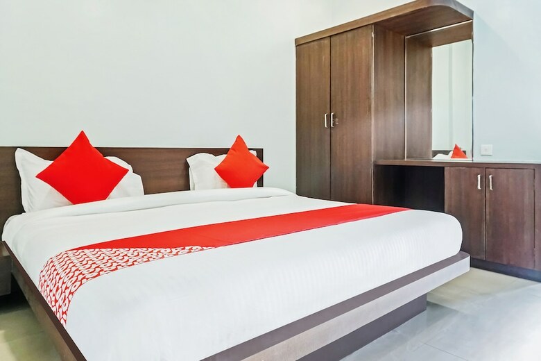 Oyo 33396 Hotel Kartik