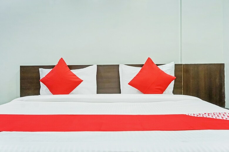 Oyo 33396 Hotel Kartik