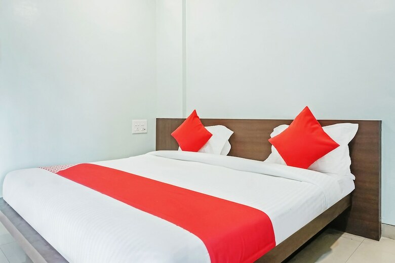 Oyo 33396 Hotel Kartik