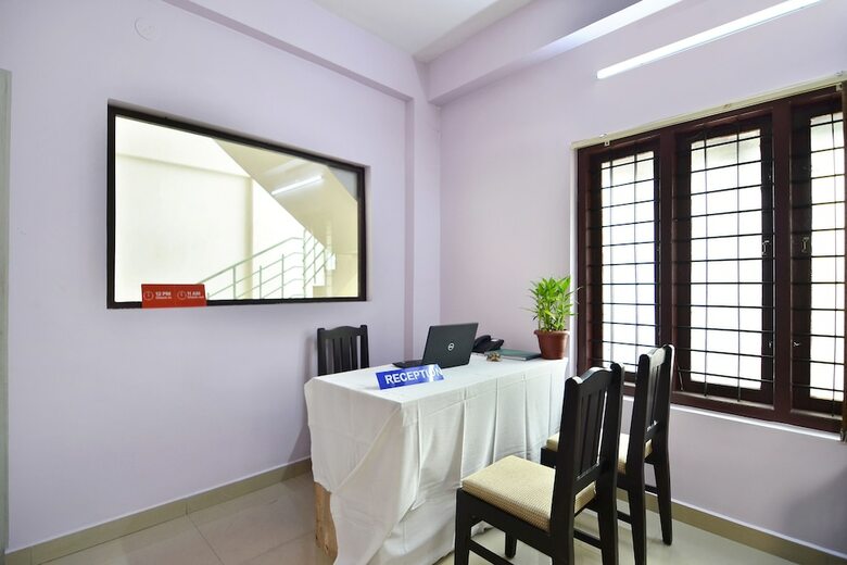 Hotel Oyo 44093 Shanthi Residency