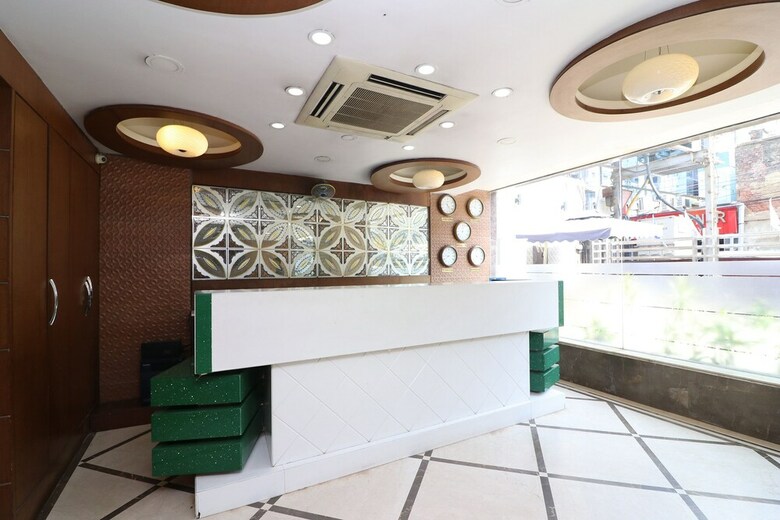 Capital O 1138 Hotel Emerald
