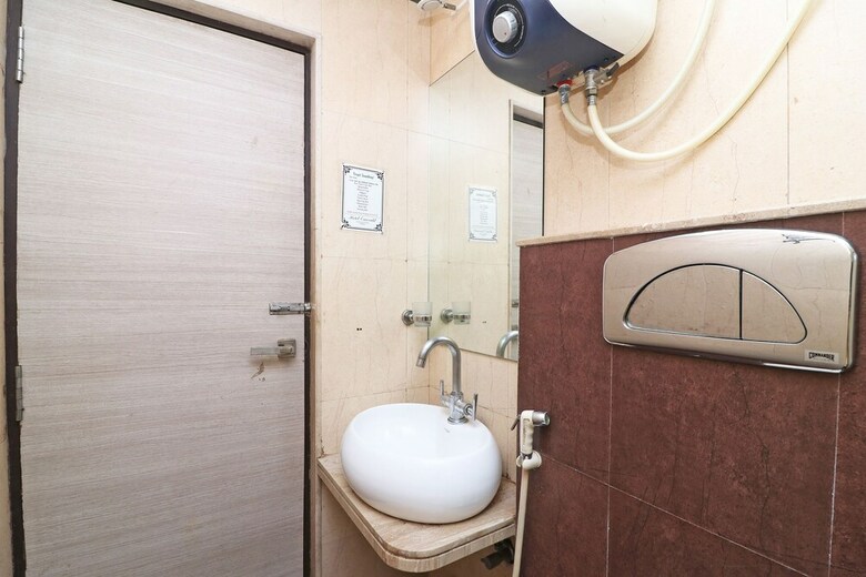 Capital O 1138 Hotel Emerald