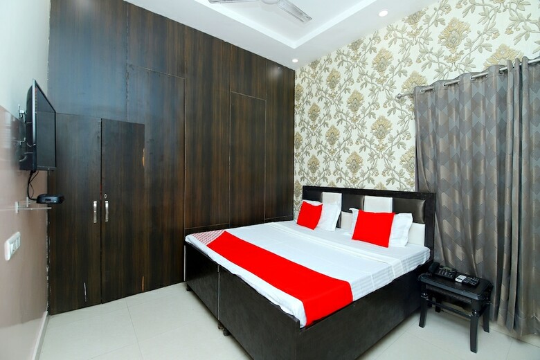 Oyo 43846 Hotel R2d