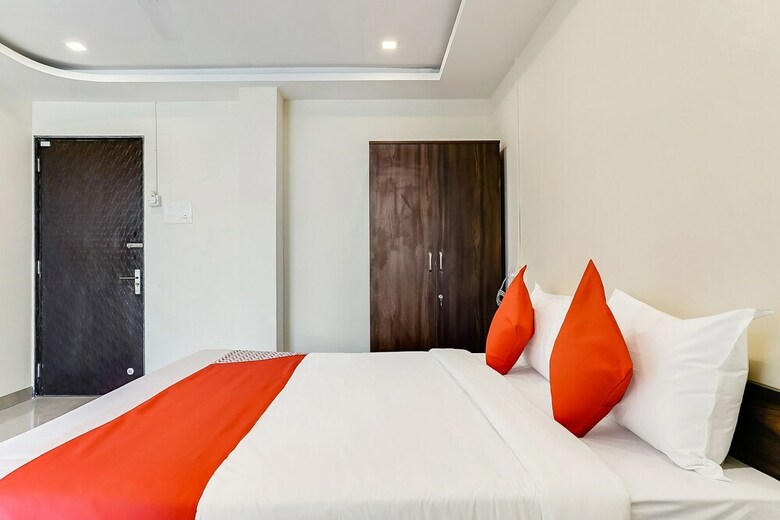 Oyo 19363 United Star Hotel