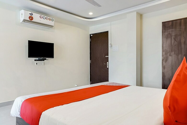 Oyo 19363 United Star Hotel