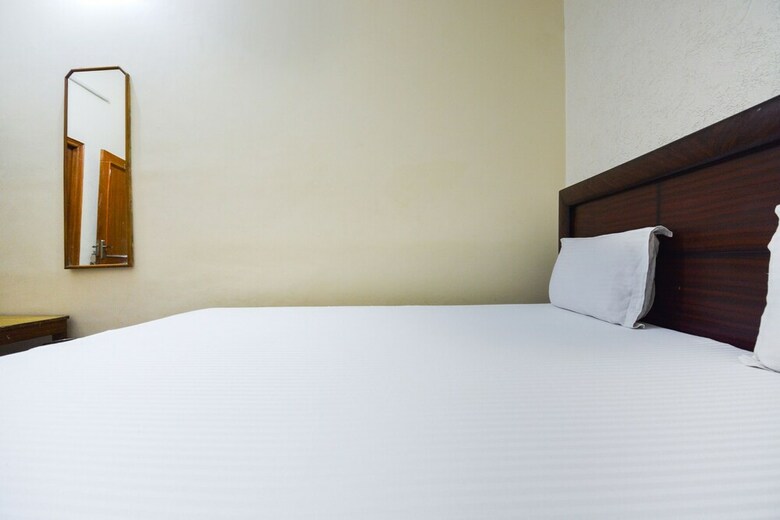 Spot On 45616 Hotel Welcome Plaza
