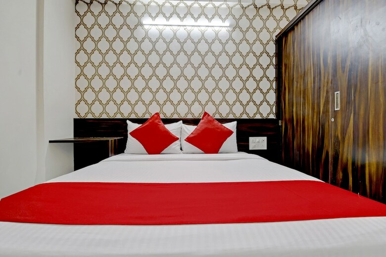 Hotel Oyo 13933 Varcity Pearl