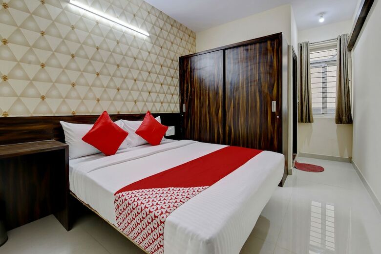 Hotel Oyo 13933 Varcity Pearl