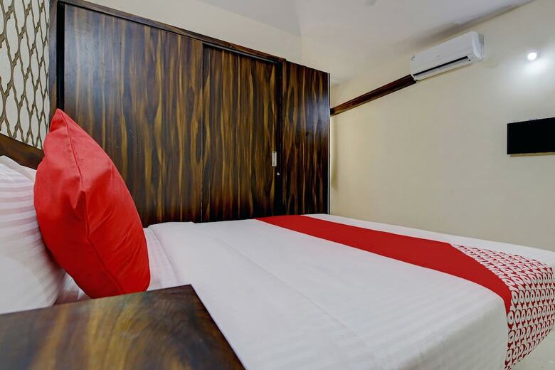 Hotel Oyo 13933 Varcity Pearl