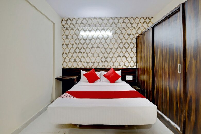Hotel Oyo 13933 Varcity Pearl