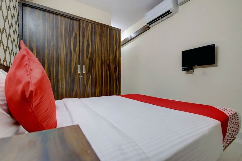 Hotel Oyo 13933 Varcity Pearl