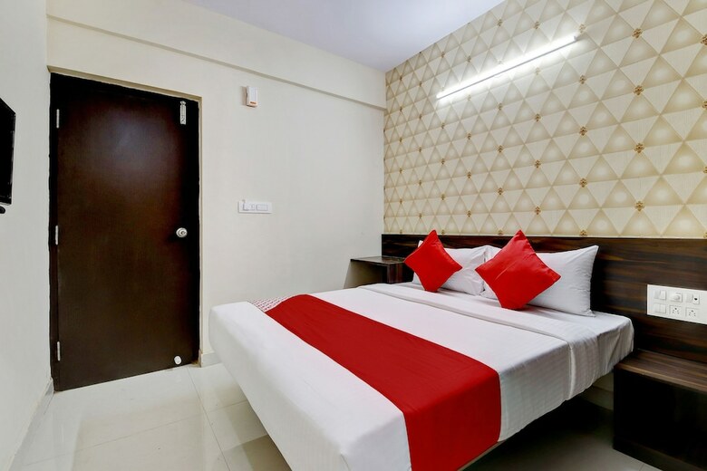 Hotel Oyo 13933 Varcity Pearl