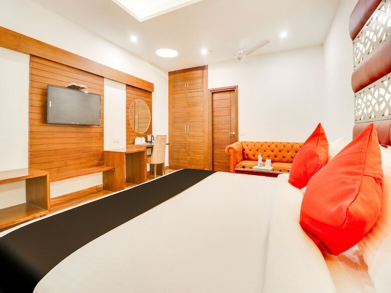 Capital O 44117 Hotel Alphonso