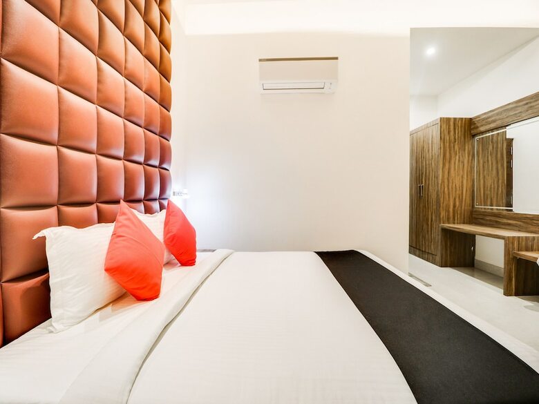 Capital O 44117 Hotel Alphonso