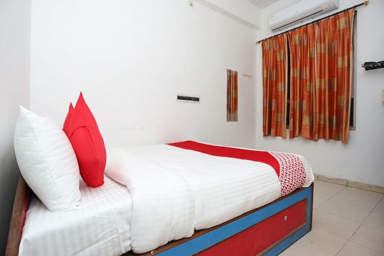 Oyo 28006 Hotel President